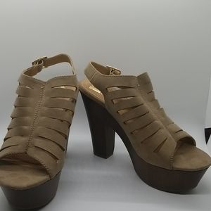 🥰4 items for $20 Report Kendra Chunky Heels